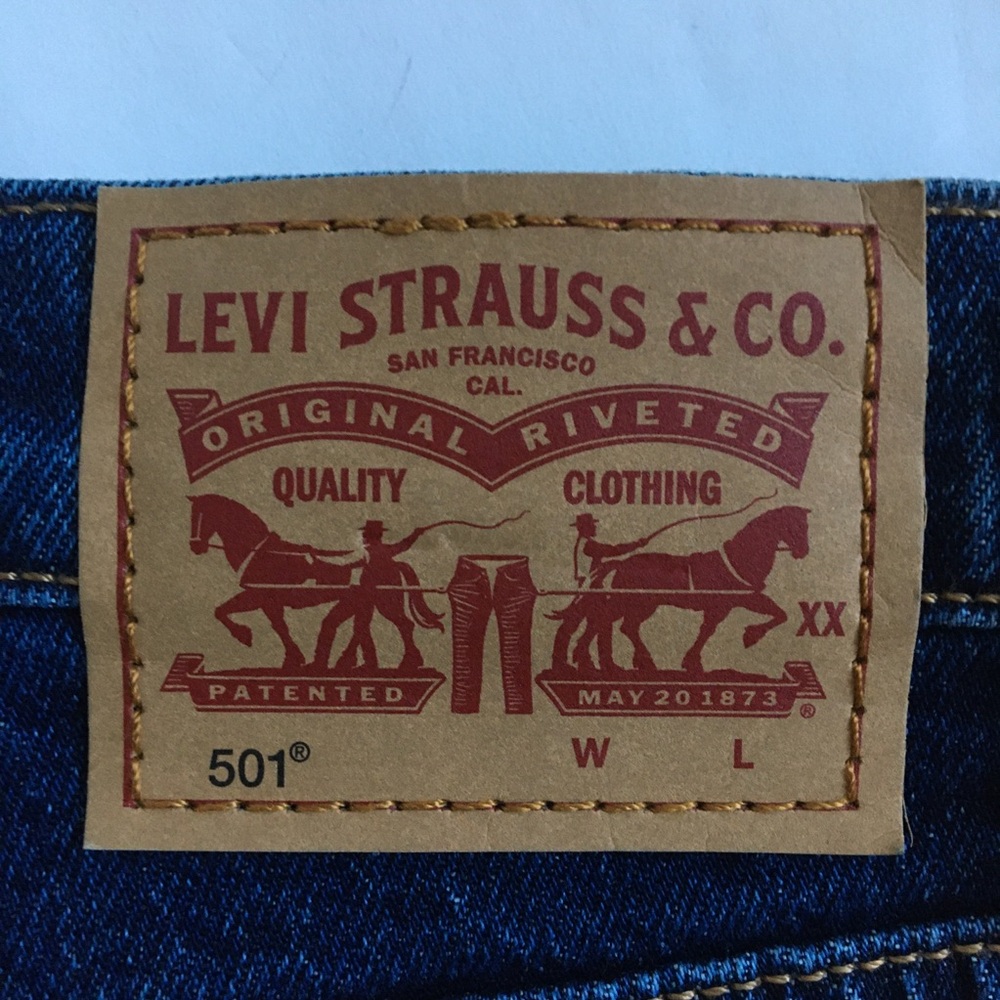 Levi’s 501 High Rise Buttonfly Raw Hem Dark Wash Blue Denim Jean Short Size 34 - Picture 9 of 17